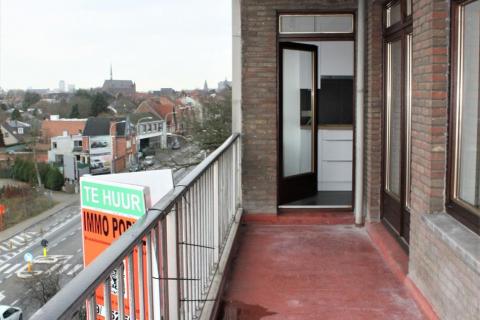 Ruim vernieuwd 2 slpk appartement te Sint-Amandsberg