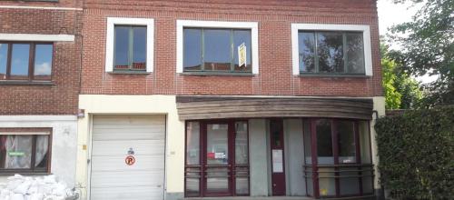 (IN OPTIE) ruime woning met handelsruimte/magazijn te Gentbrugge