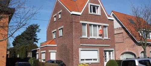 Zeer ruime te renoveren woning in Gentbrugge.