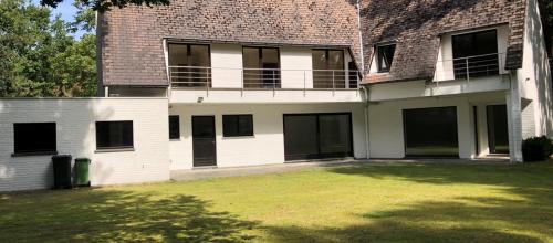 Zeer ruime villa in de residentie Bommels te Heusden