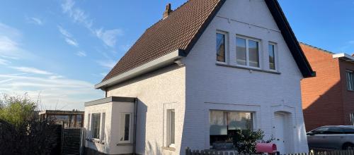 Charmante open bebouwing met tuin en terras in Destelbergen, 2 slaapkamers en bureel, bouwjaar 1952, perceeloppervlakte 482m², bewoonbare oppervlakte 125m², ori