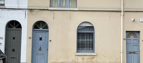 Instapklare rijwoning met tuin en terras in Heusden/Destelbergen, 2 slaapkamers, energielabel E, zuidwestelijke oriëntatie van de tuin