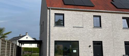 Prachtige half open bebouwing met tuin en terras in Oosterzele! 3 slaapkamers, bouwjaar 2025, energielabel A, 278m² perceeloppervlakte, 140m² bewoonbare oppervl